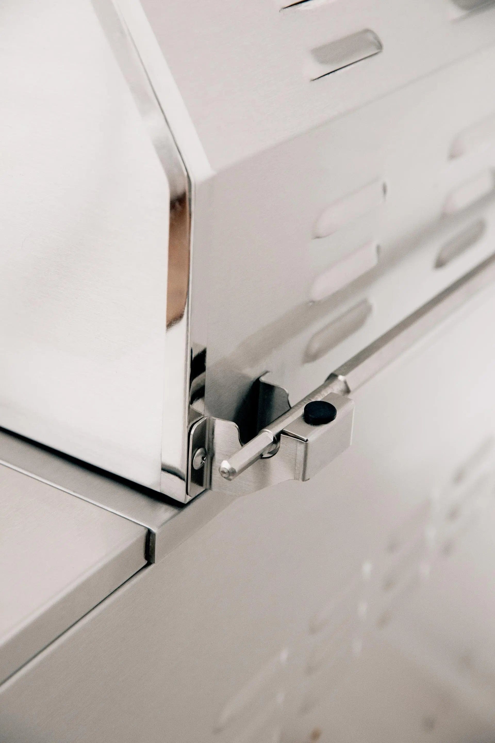 American Made Grills Liquid Propane American Made Grills - Muscle - 54" Built-in Grill - Liquid Propane - Hybrid