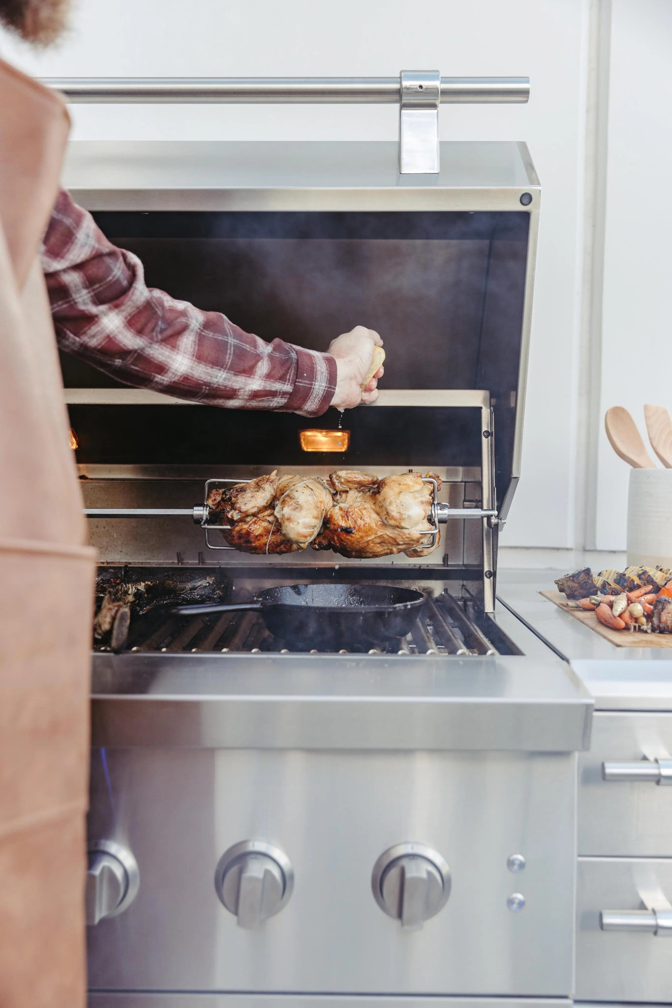 American Made Grills Natural Gas Grill American Made Grills Encore 36-Inch Freestanding Hybrid Outdoor Grill - Natural Gas