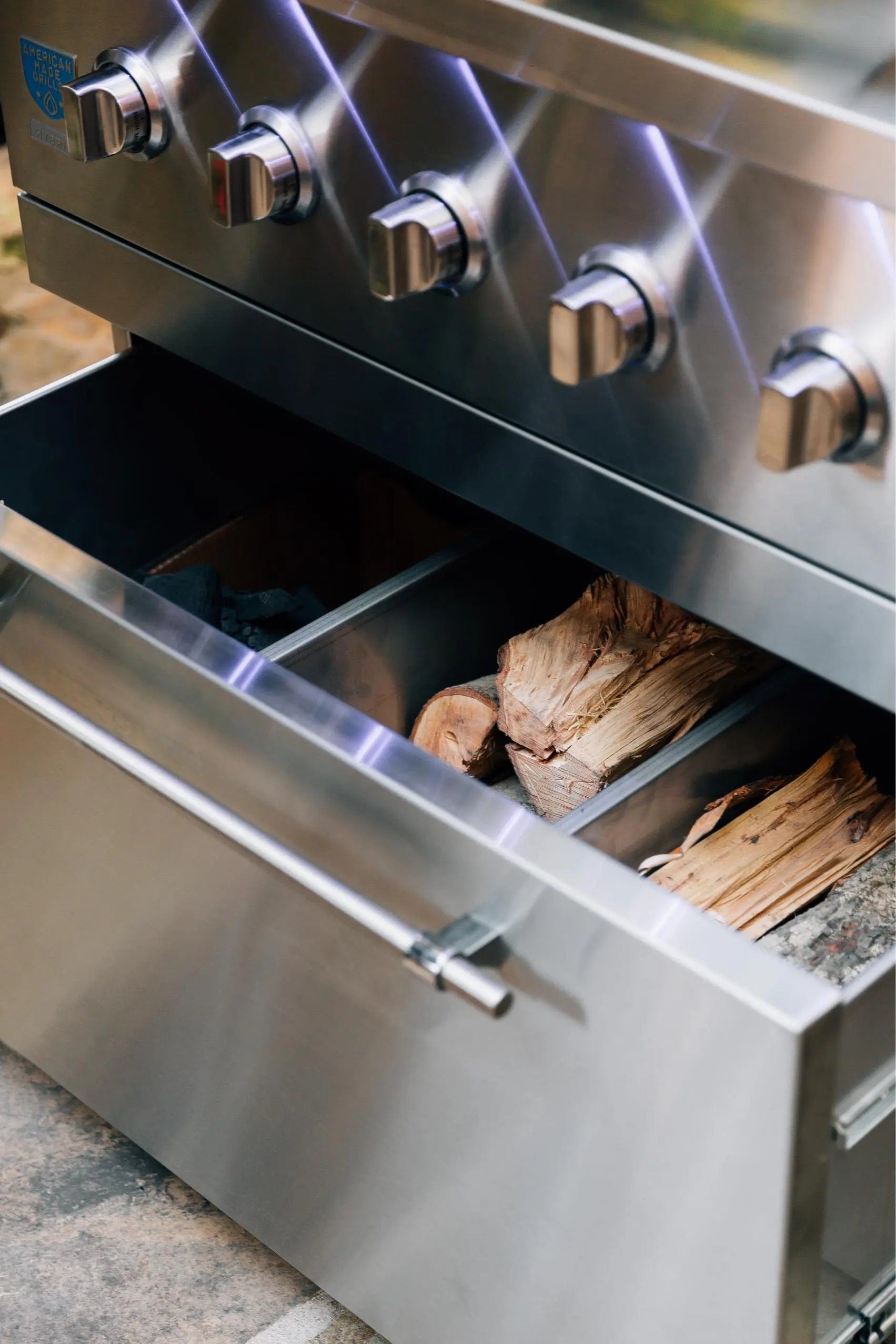 American Made Grills Natural Gas Grill American Made Grills Encore 36-Inch Freestanding Hybrid Outdoor Grill - Natural Gas