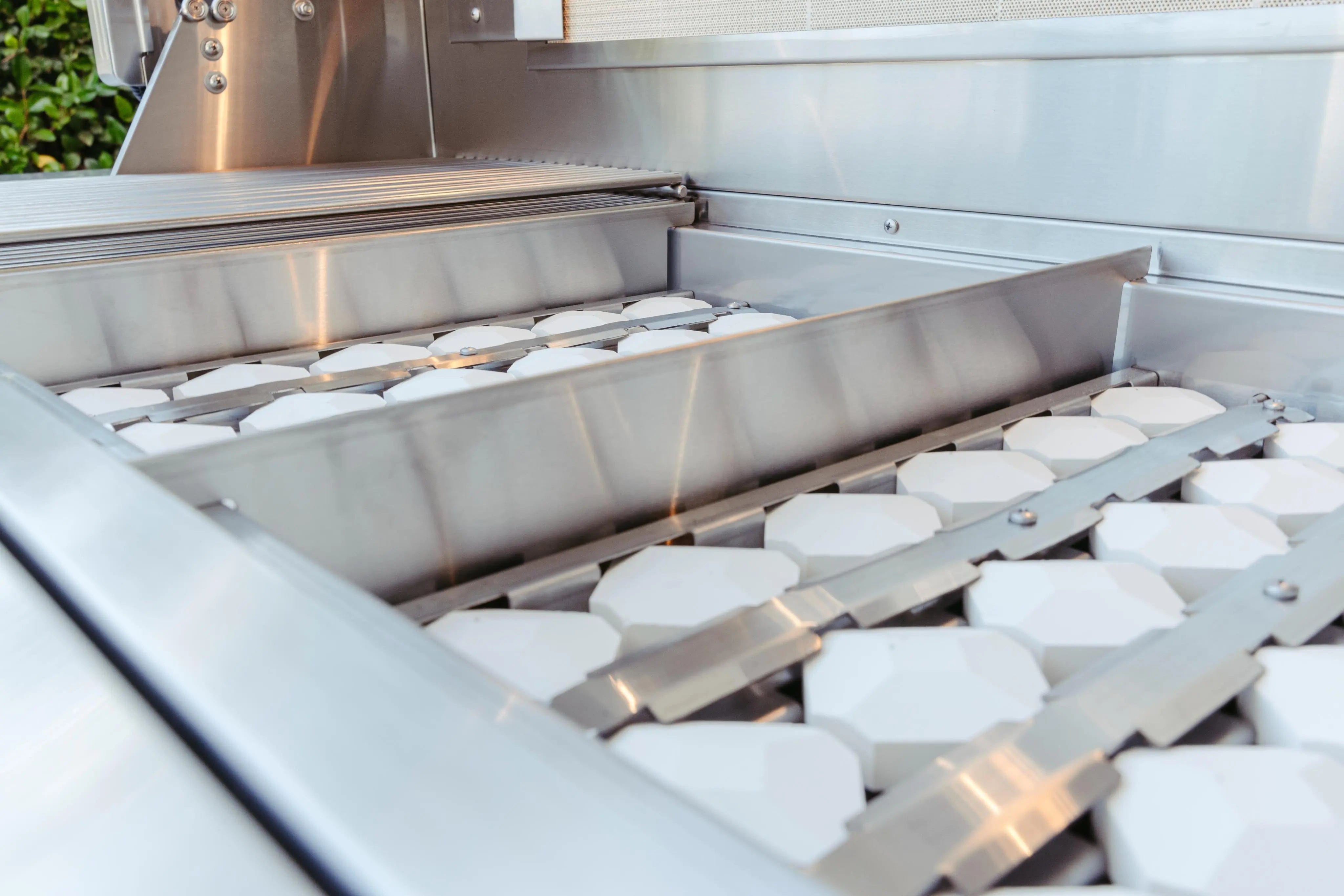 American Made Grills Natural Gas Grill American Made Grills Encore 36-Inch Freestanding Hybrid Outdoor Grill - Natural Gas