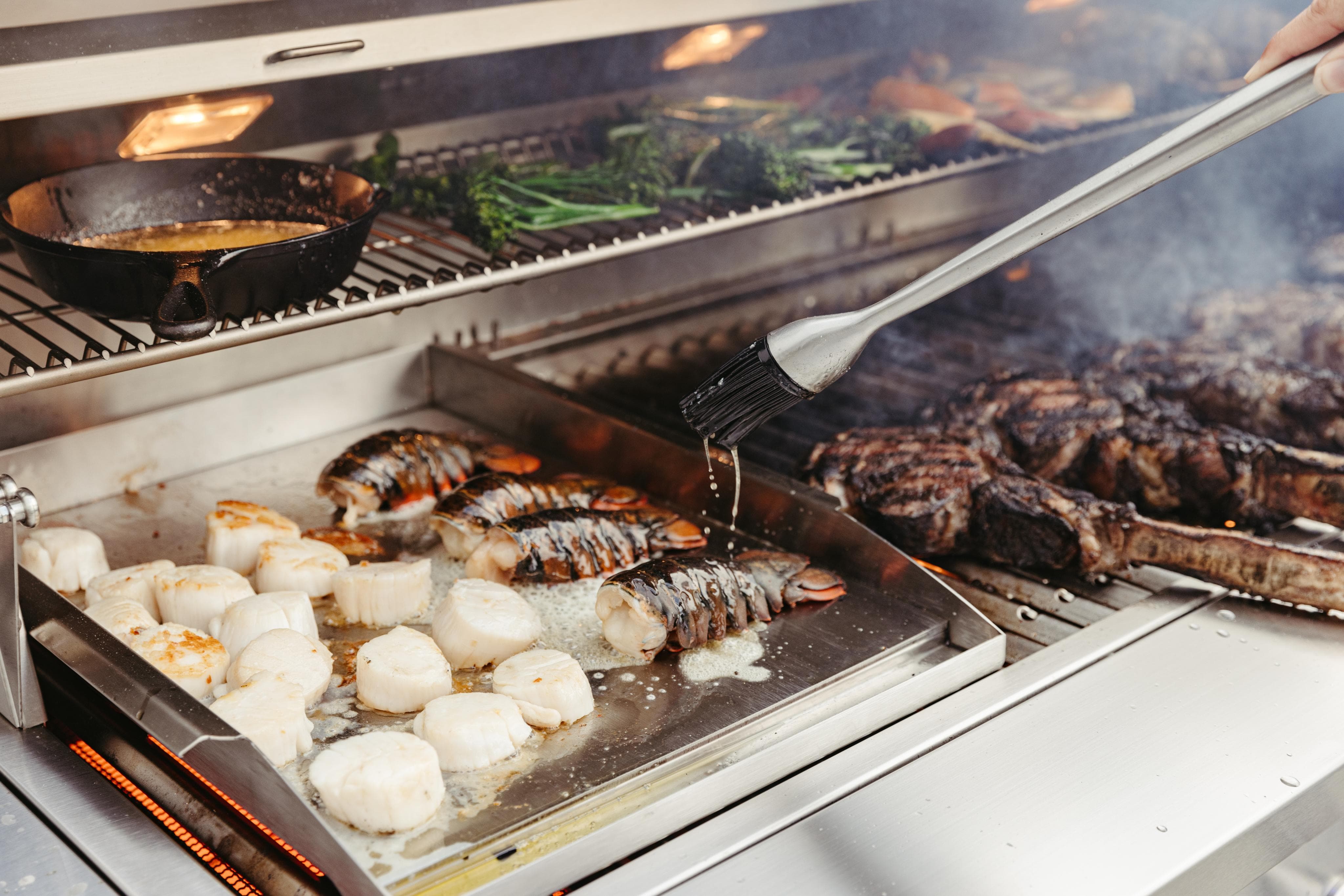 American Made Grills Natural Gas Grill American Made Grills Muscle 36-Inch Freestanding Hybrid Outdoor Grill - Natural Gas