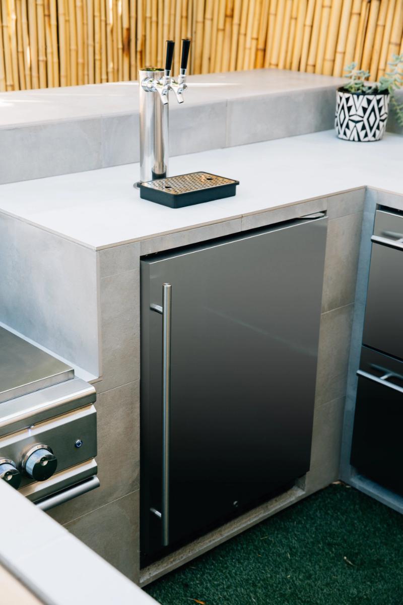 American Made Grills Outdoor Kegerator American Made Grills - 6.6c Deluxe Double Tap Outdoor Kegerator