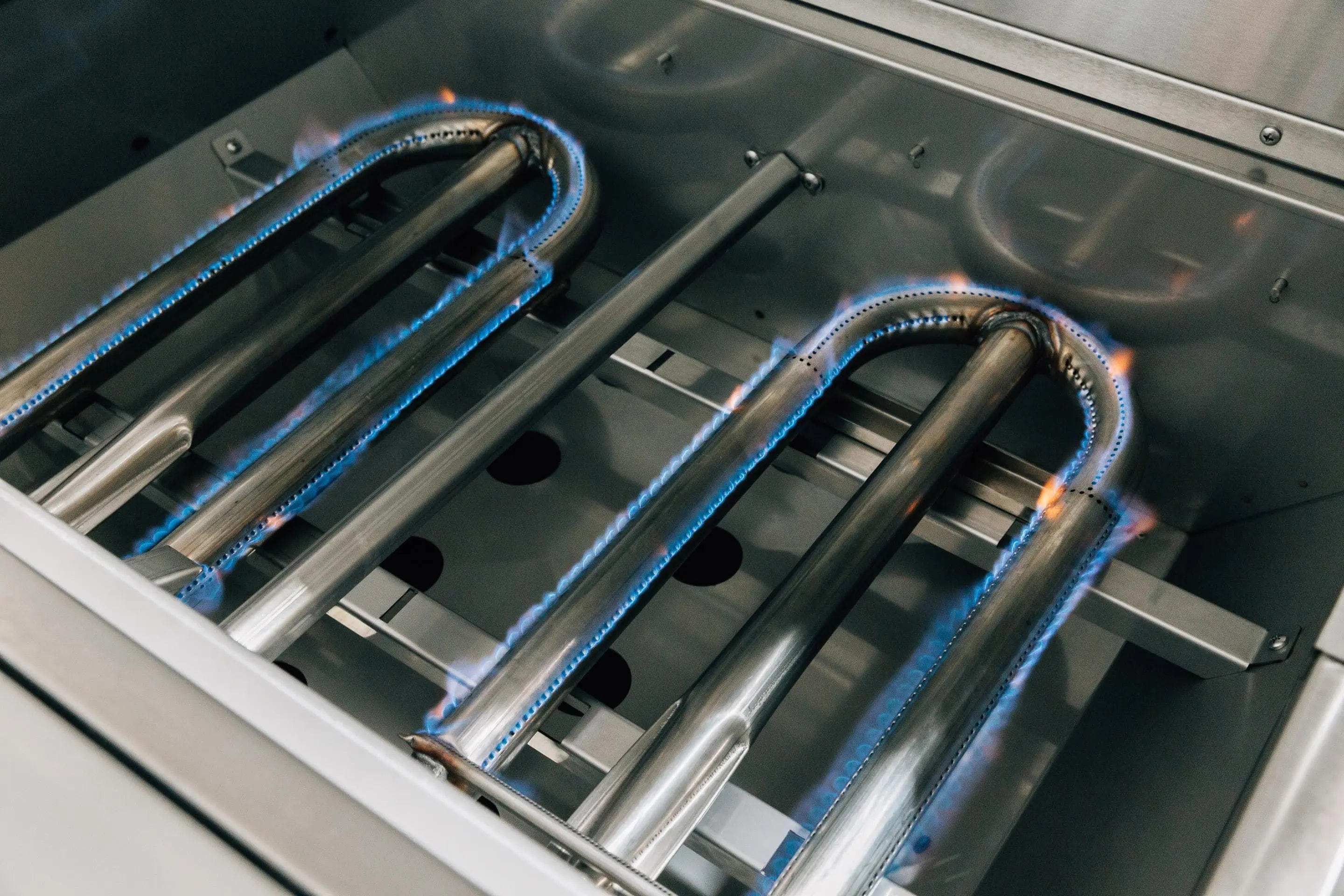 Summerset Grills Liquid Propane Grill Summerset Alturi 42-Inch 3-Burner Built-In Grill Liquid Propane With Stainless Steel Burners & Rotisserie