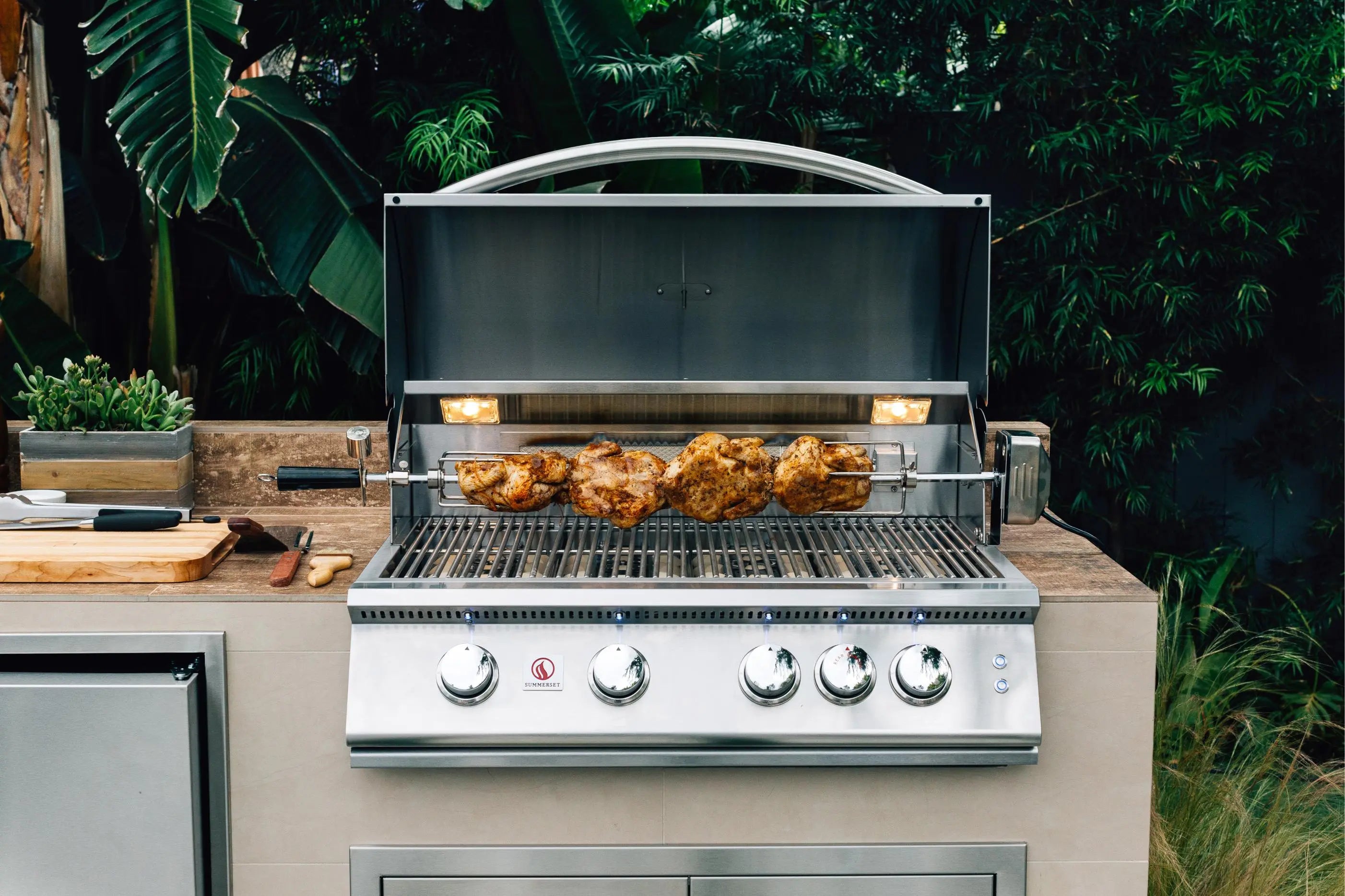 Gas vs. Charcoal Grills: Which Is Right for Your Outdoor Cooking Style? - Shop Outdoor Kitchen