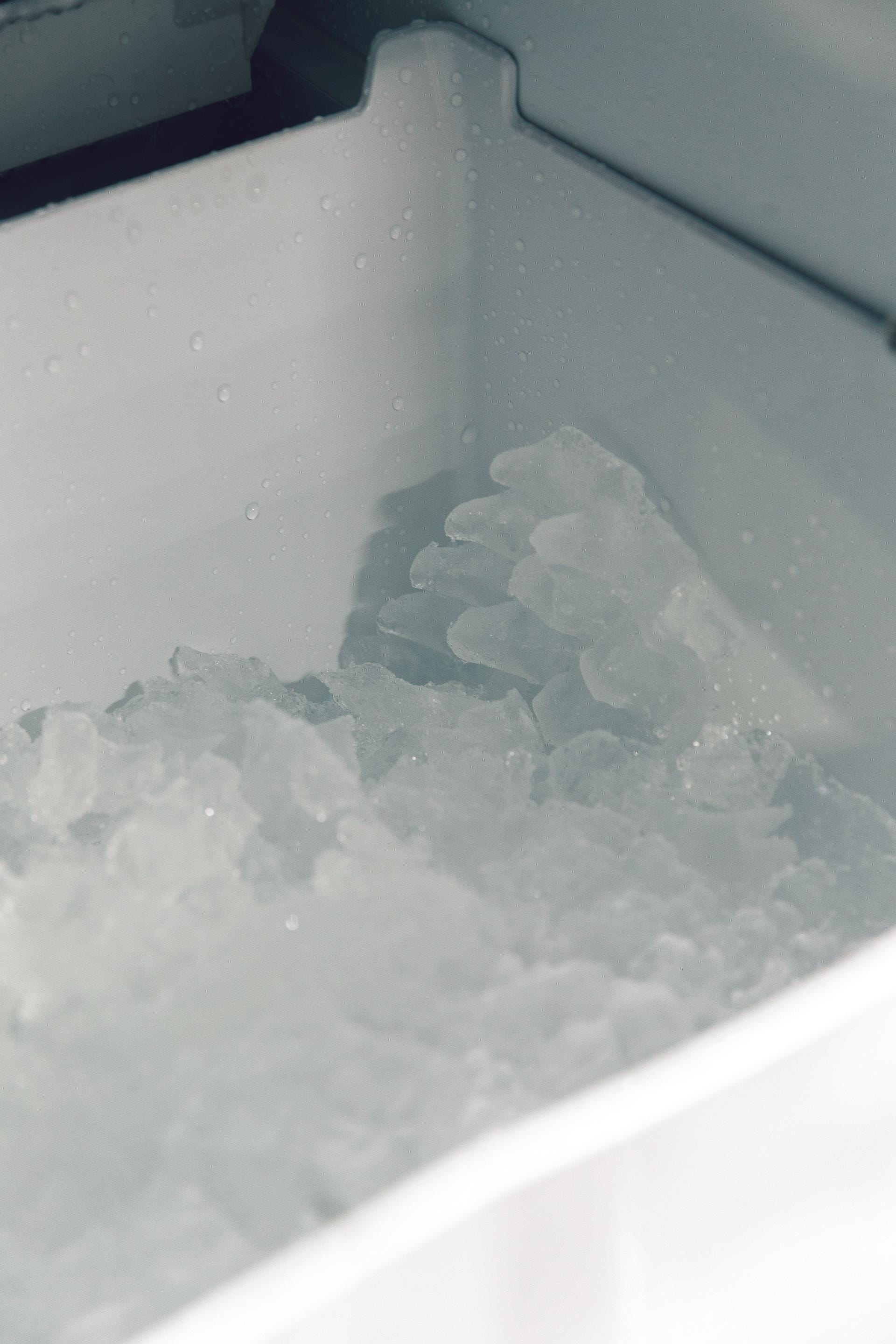 American Made Grills Outdoor Ice Maker American Made Grills - 15" UL Outdoor Rated Ice Maker w/Stainless Door - 50 lb. Capacity
