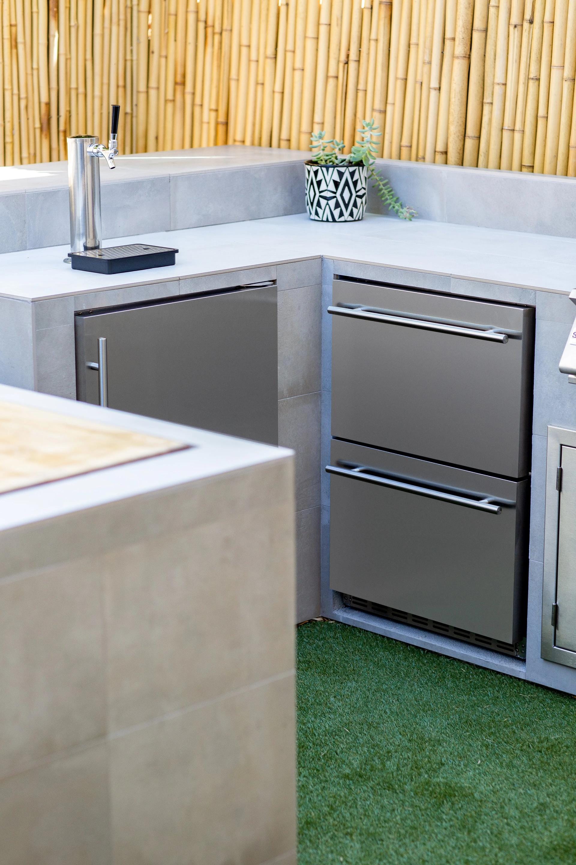 American Made Grills Outdoor Kegerator American Made Grills - 6.6c Deluxe Outdoor Rated Single Tap Kegerator