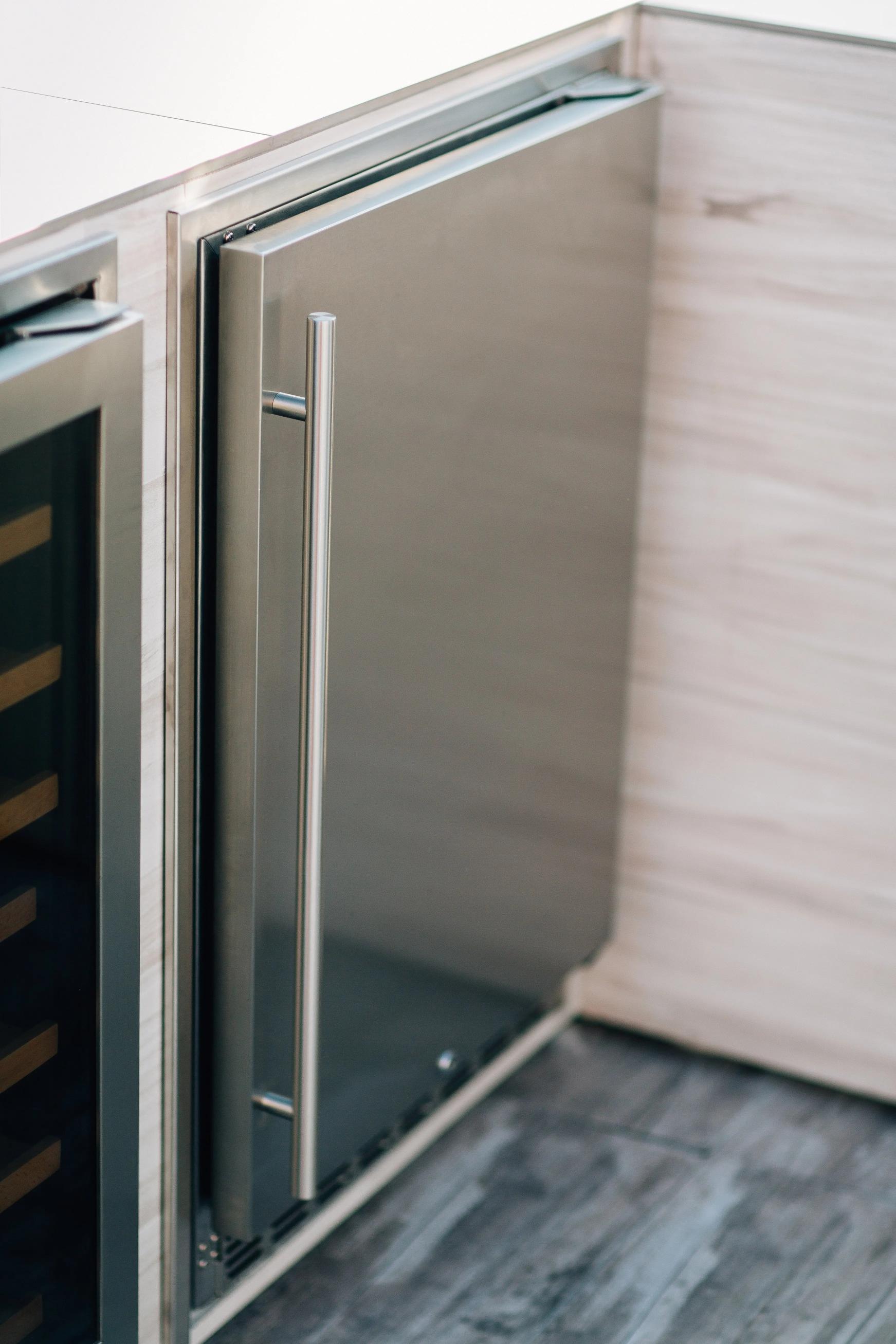 American Made Grills Outdoor Refrigerators American Made Grills - 15" Outdoor Fridge w/Stainless Door
